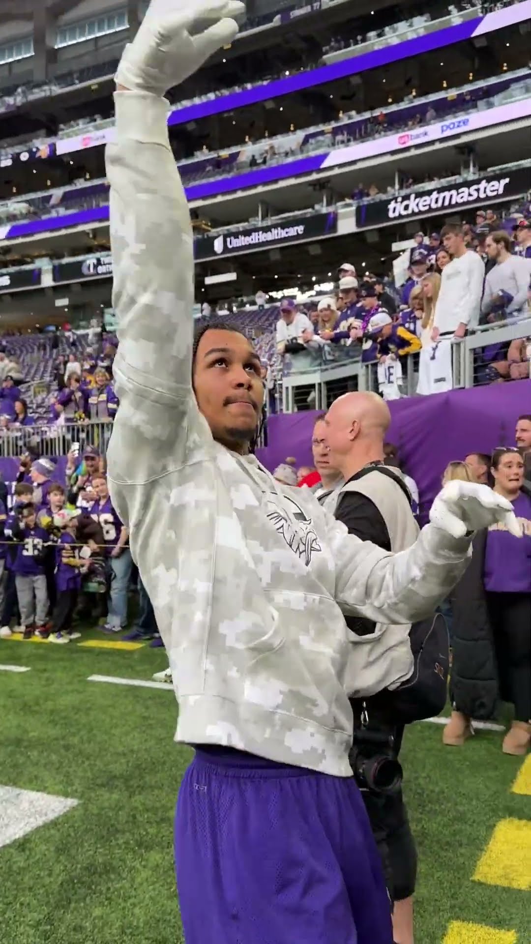 Playing Catch with #Vikings Fans ?